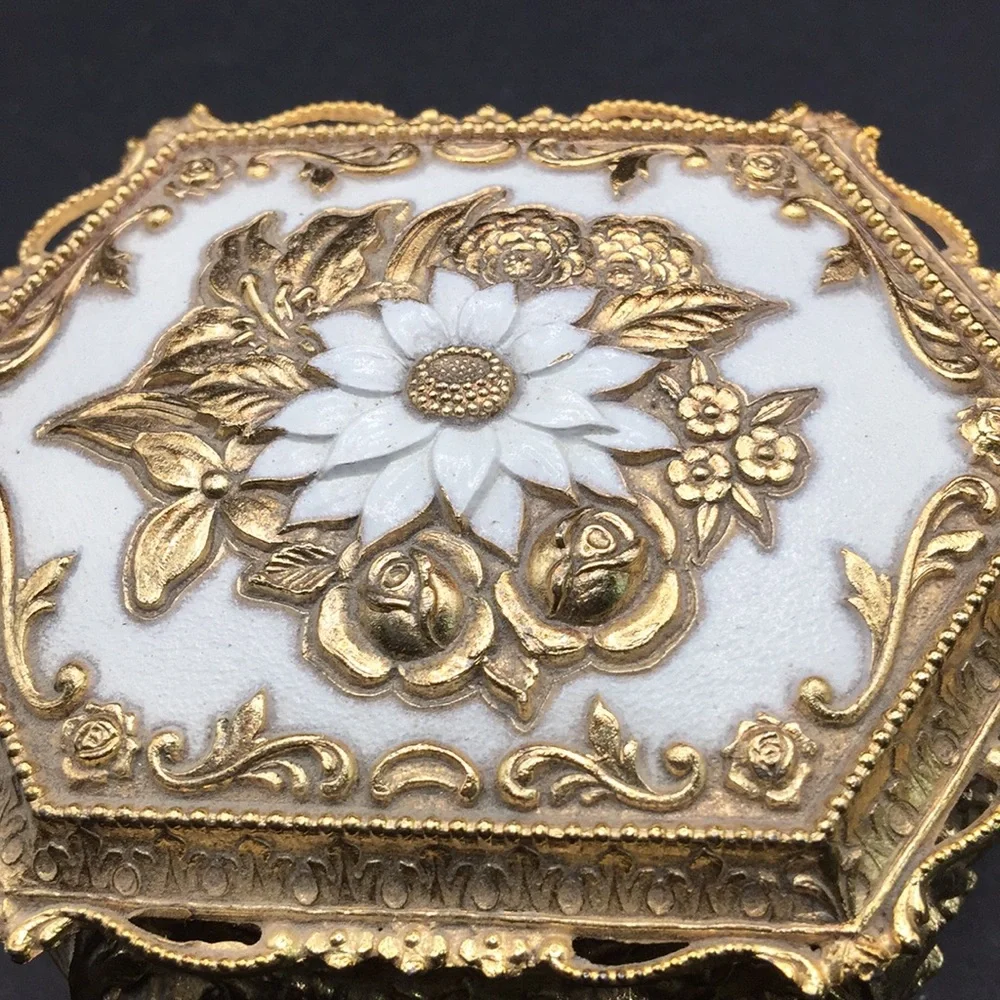 Vintage lidded flower trinket jewelry box